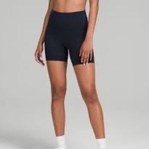 Lulu 6” align shorts NAVY
